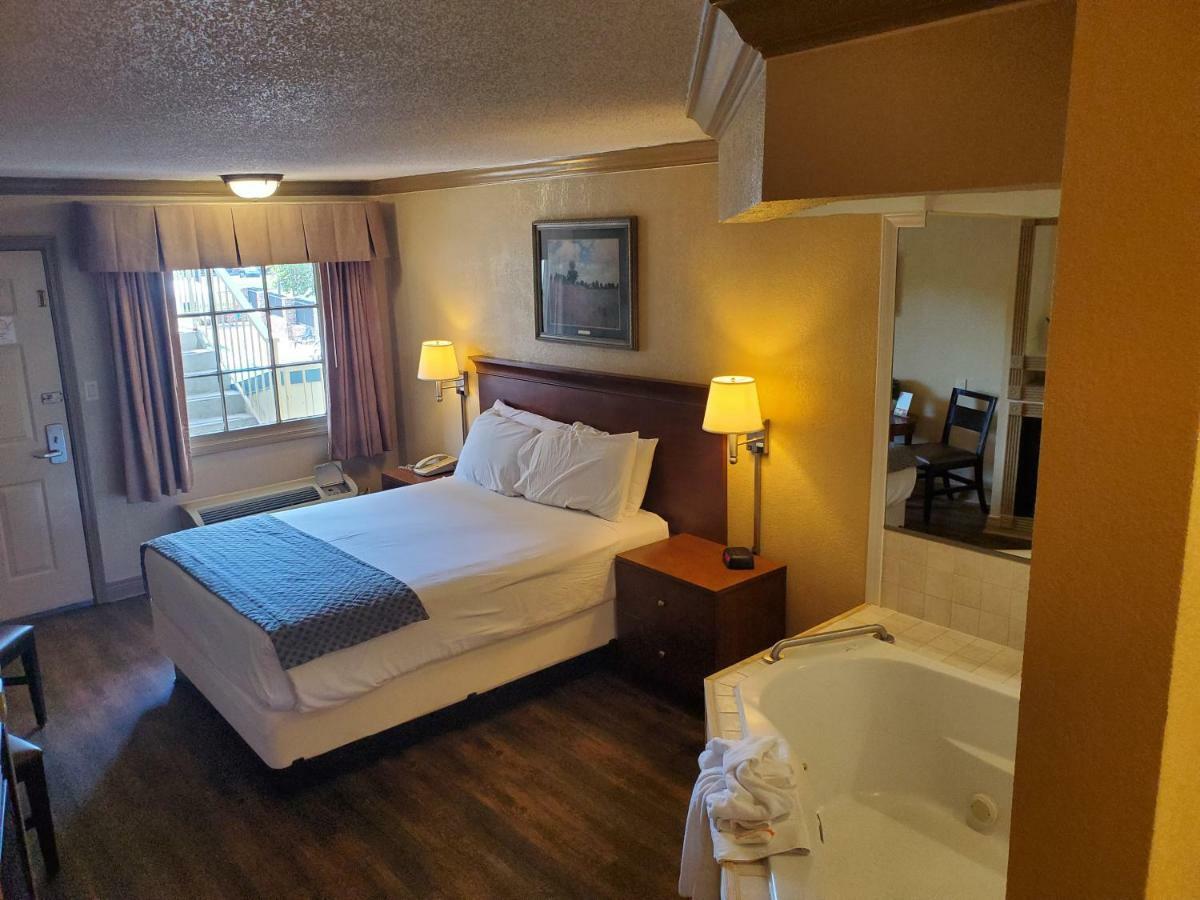 Colonial House Motel Pigeon Forge Exterior photo